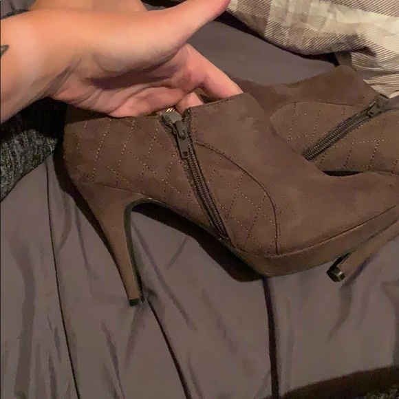 Grey booties - Picture 2 of 2